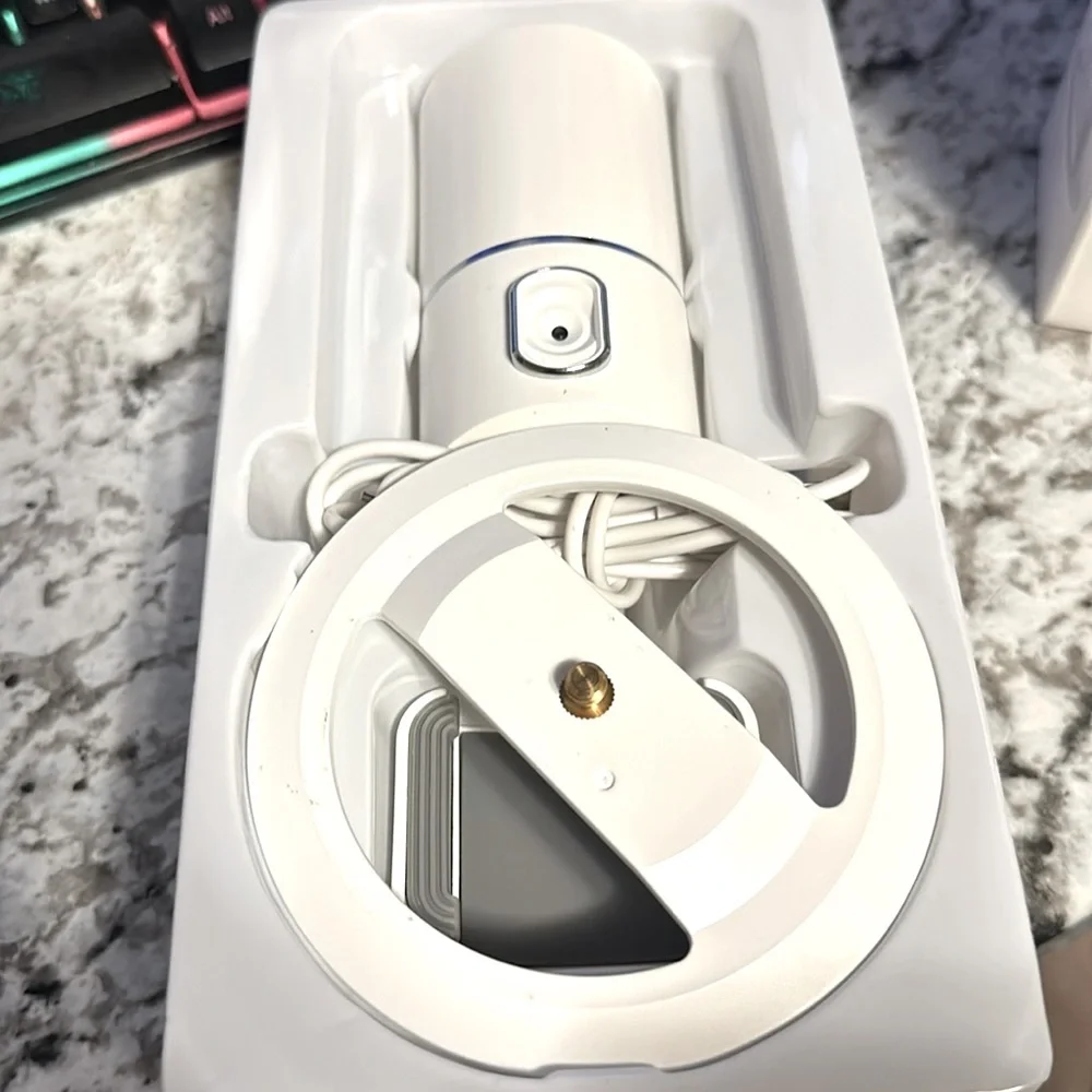Brand New face tracking phone holder.